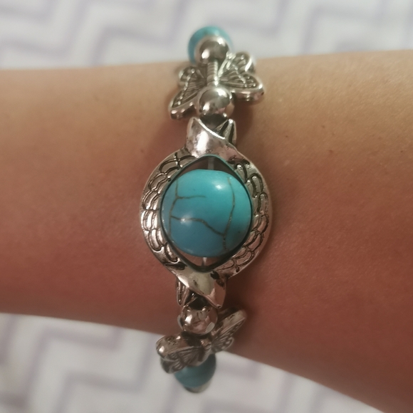 Silver butterfly and tourquise beads bracelet - Picture 4 of 7